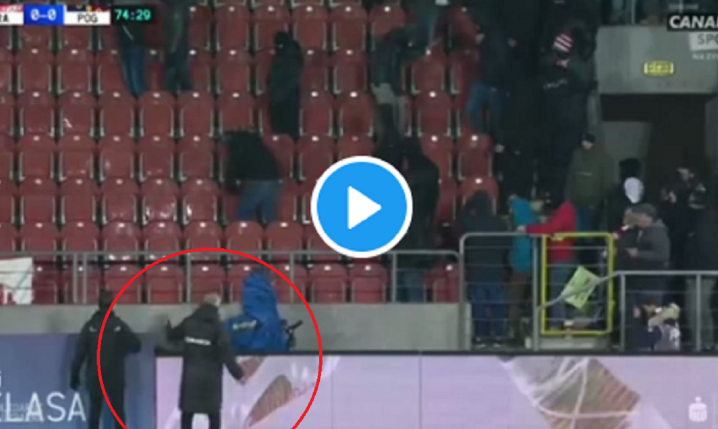 HIT! Jacek Zieliński USPOKAJA kibiców Cracovii podczas meczu z Pogonią [VIDEO]